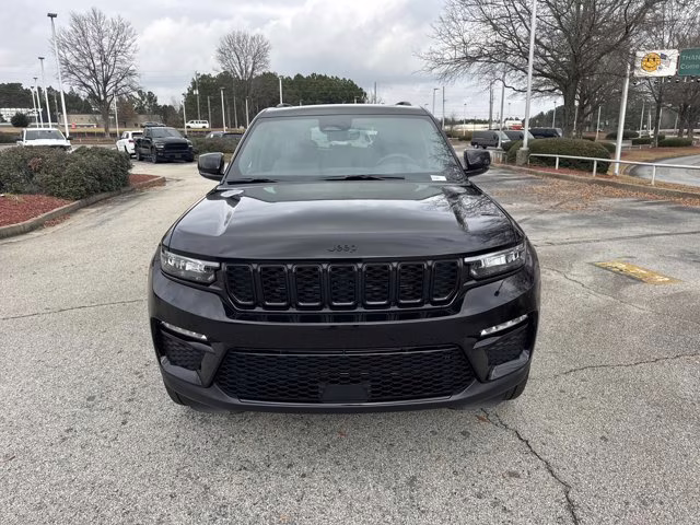 2025 Diamond Black Crystal Pearlcoat Jeep Grand Cherokee Limited 4X4 SUV
