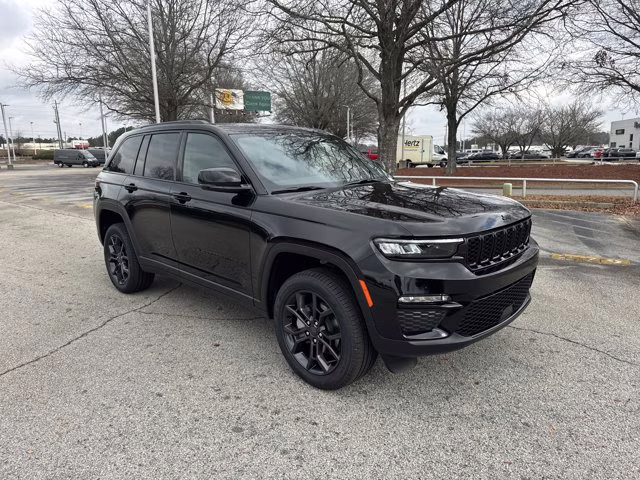 2025 Diamond Black Crystal Pearlcoat Jeep Grand Cherokee Limited 4X4 SUV