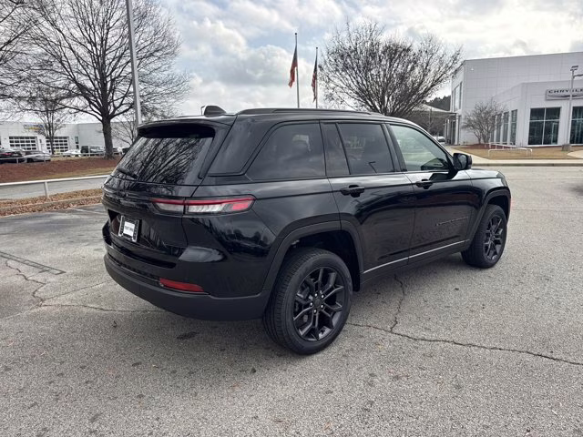 2025 Diamond Black Crystal Pearlcoat Jeep Grand Cherokee Limited 4X4 SUV