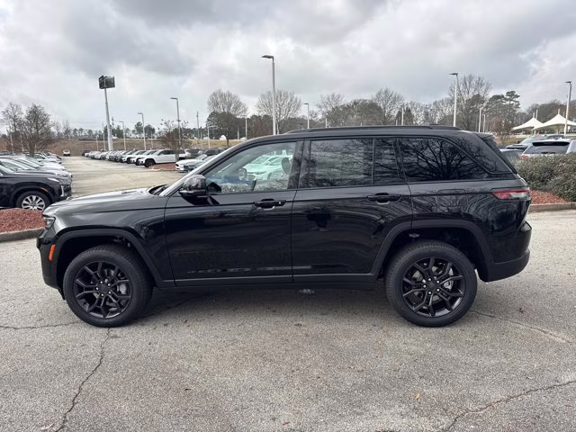 2025 Diamond Black Crystal Pearlcoat Jeep Grand Cherokee Limited 4X4 SUV