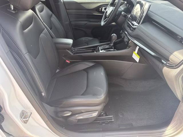 2026 Bright White Clearcoat Jeep Compass Latitude Altitude 4X4 SUV