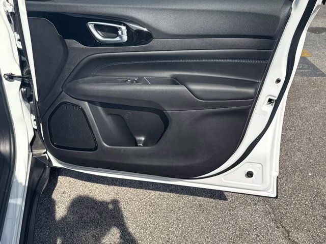 2026 bright white clearcoat Jeep Compass Latitude Altitude 4X4 SUV