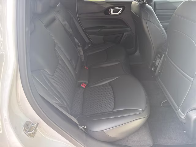 2026 Bright White Clearcoat Jeep Compass Latitude Altitude 4X4 SUV