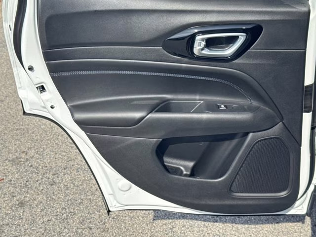 2026 bright white clearcoat Jeep Compass Latitude Altitude 4X4 SUV