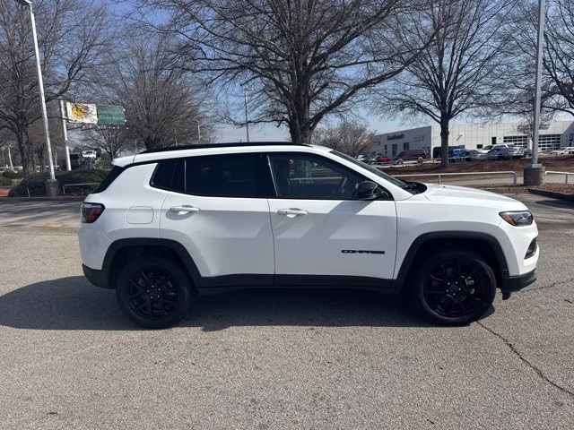 2026 bright white clearcoat Jeep Compass Latitude Altitude 4X4 SUV