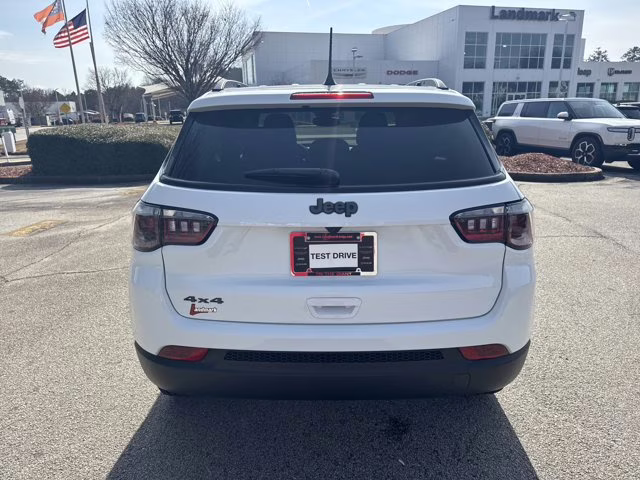 2026 bright white clearcoat Jeep Compass Latitude Altitude 4X4 SUV