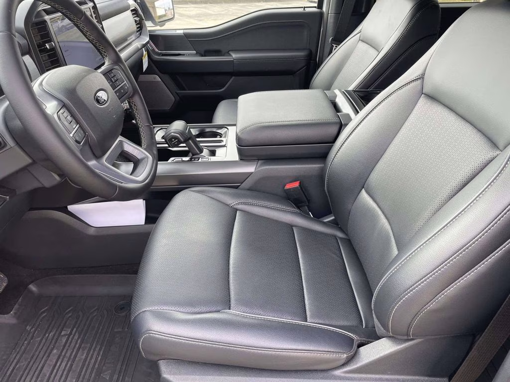 2025 Oxford White Ford F-150 Lariat 4X4 Truck