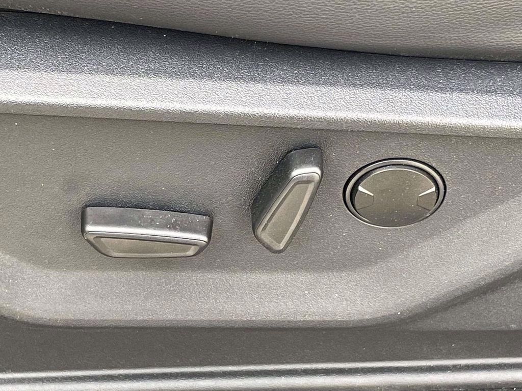 2025 Oxford White Ford F-150 Lariat 4X4 Truck