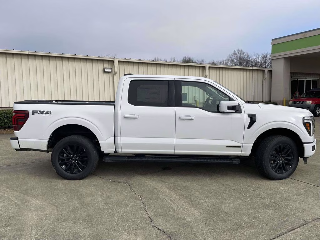 2025 Oxford White Ford F-150 Lariat 4X4 Truck