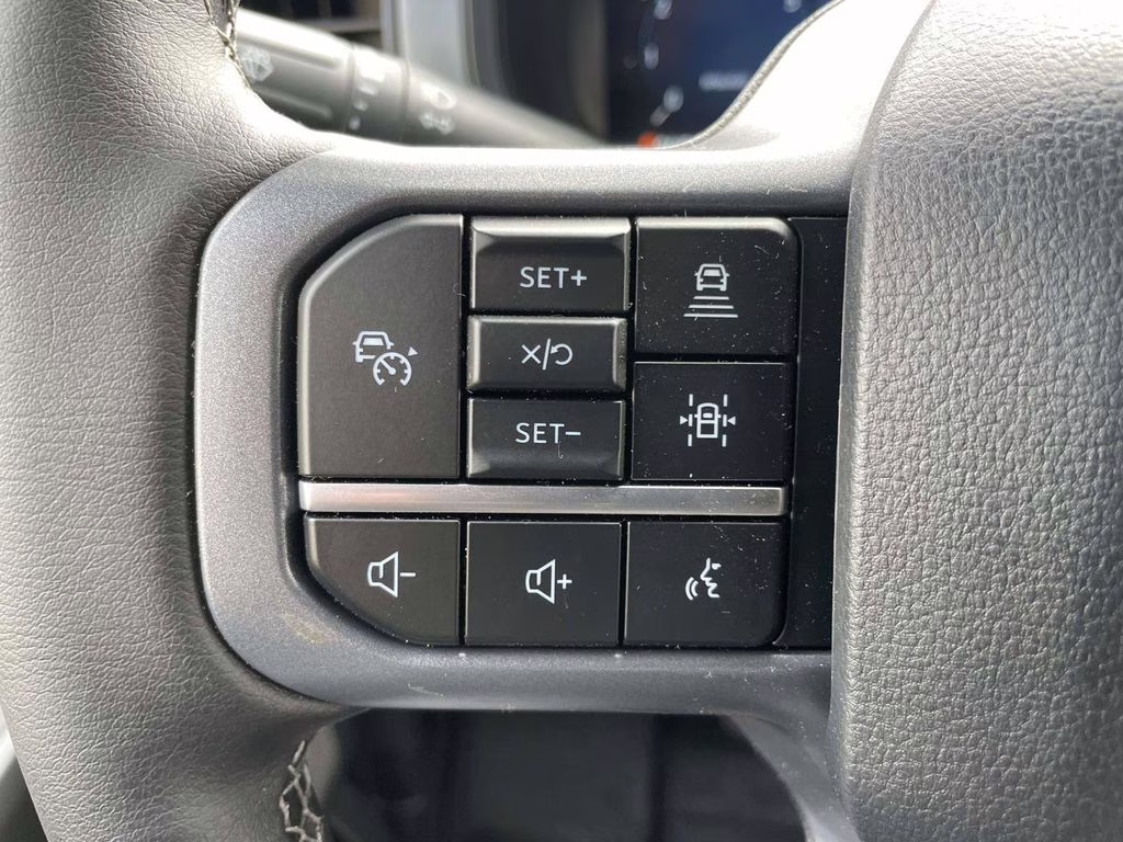 2025 Oxford White Ford F-150 Lariat 4X4 Truck