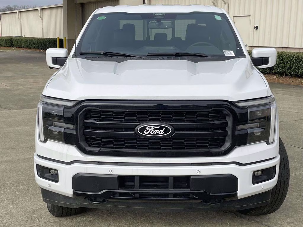 2025 Oxford White Ford F-150 Lariat 4X4 Truck