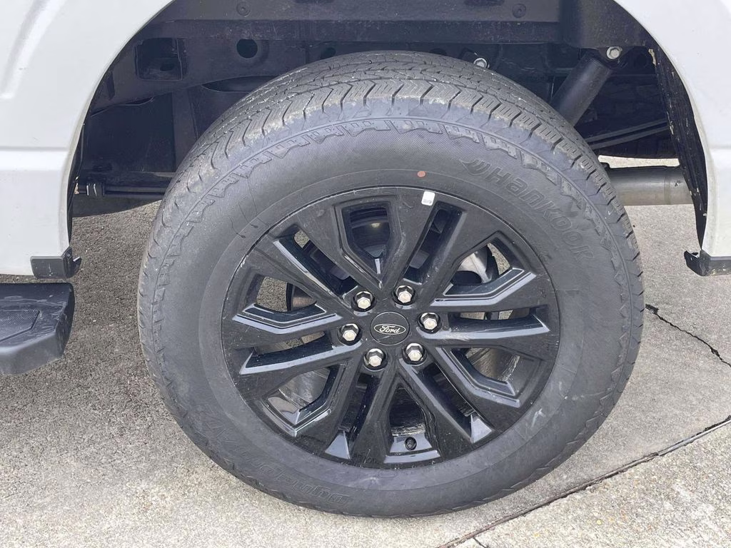 2025 Oxford White Ford F-150 Lariat 4X4 Truck