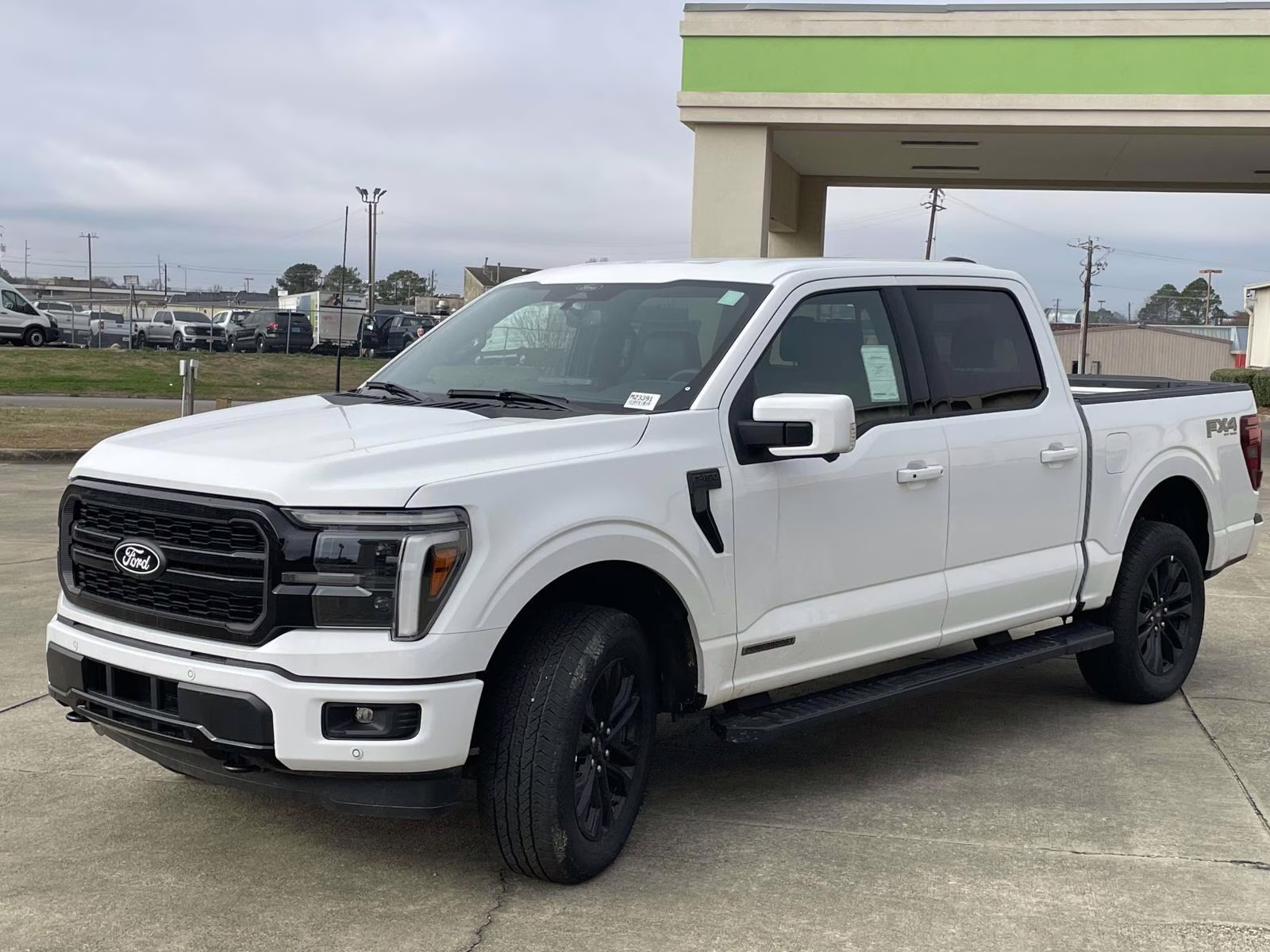 2025 Oxford White Ford F-150 Lariat 4X4 Truck