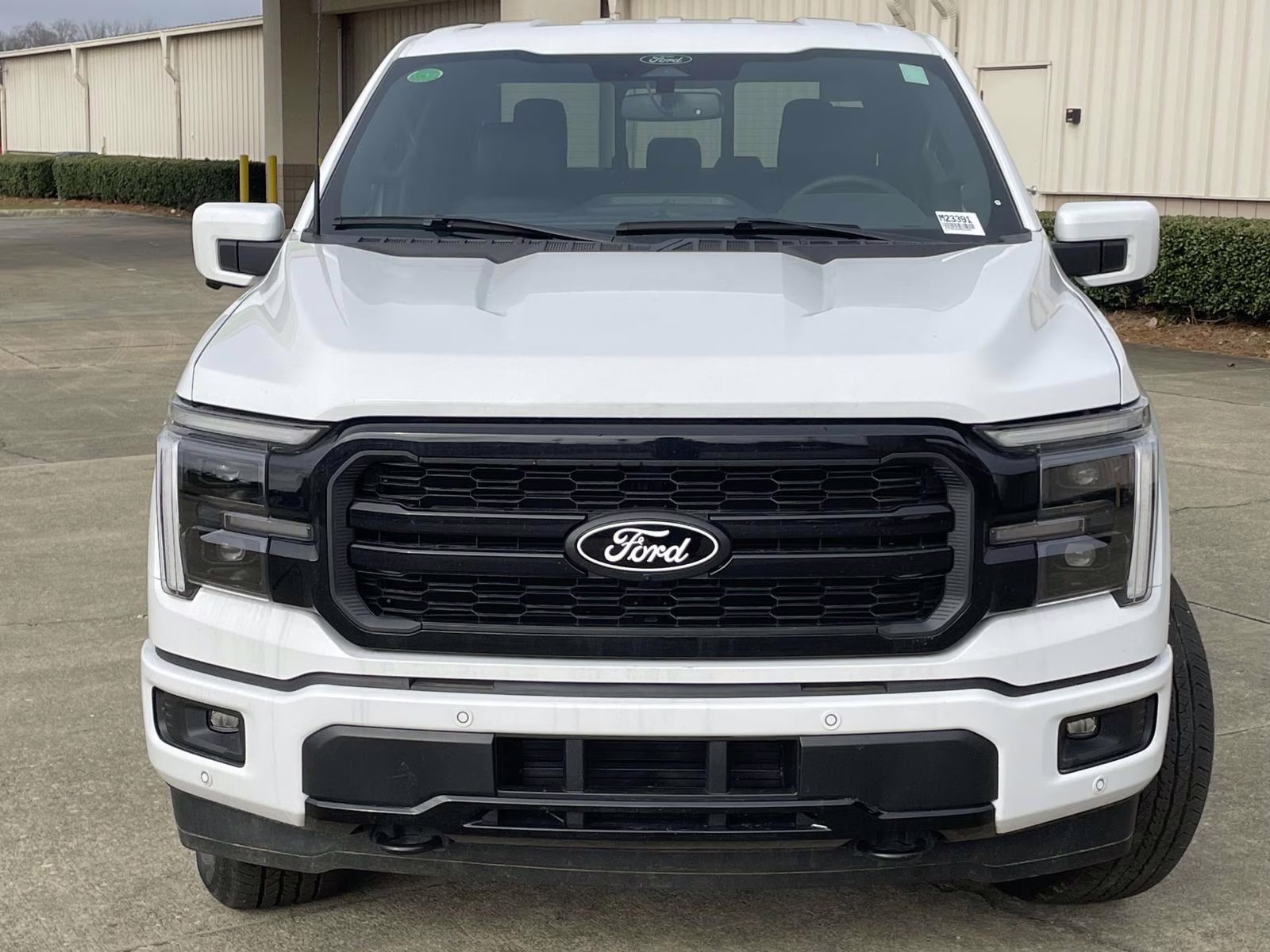 2025 Oxford White Ford F-150 Lariat 4X4 Truck