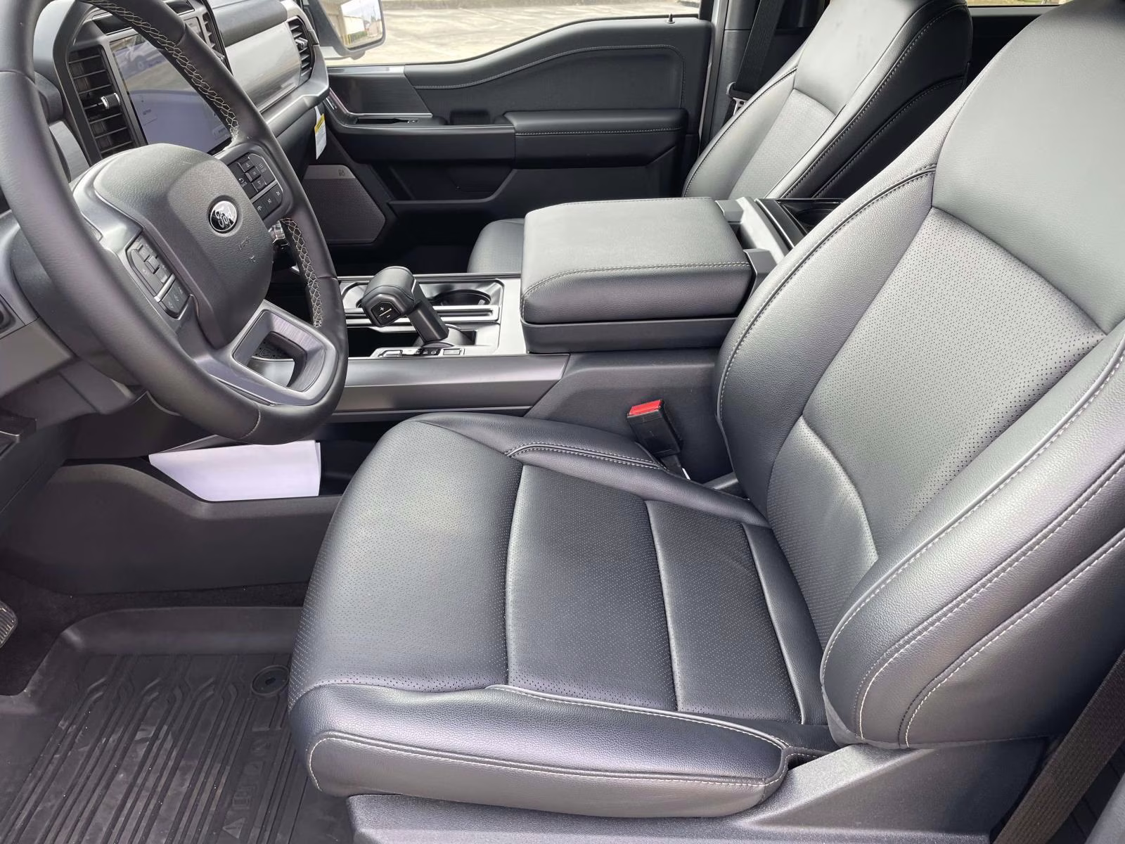 2025 Oxford White Ford F-150 Lariat 4X4 Truck