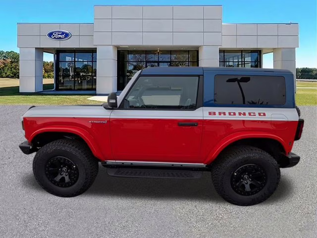 2025 Oxford White Ford Bronco Stroppe Edition 4X4 Convertible