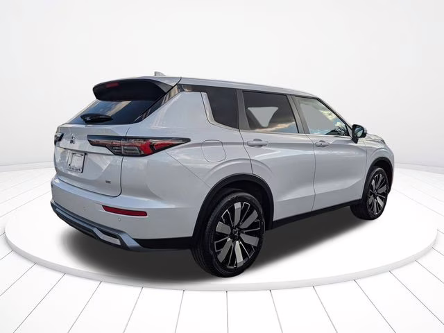 2026 White Diamond Mitsubishi Outlander SE FWD SUV