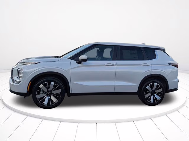2026 White Diamond Mitsubishi Outlander SE FWD SUV