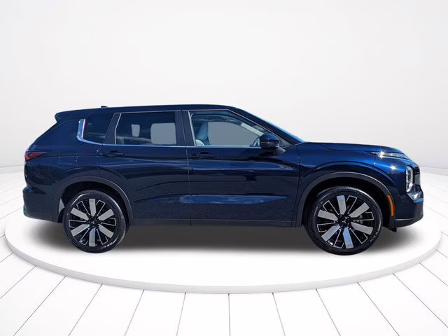 2026 Cosmic Blue Metallic Mitsubishi Outlander SE FWD SUV