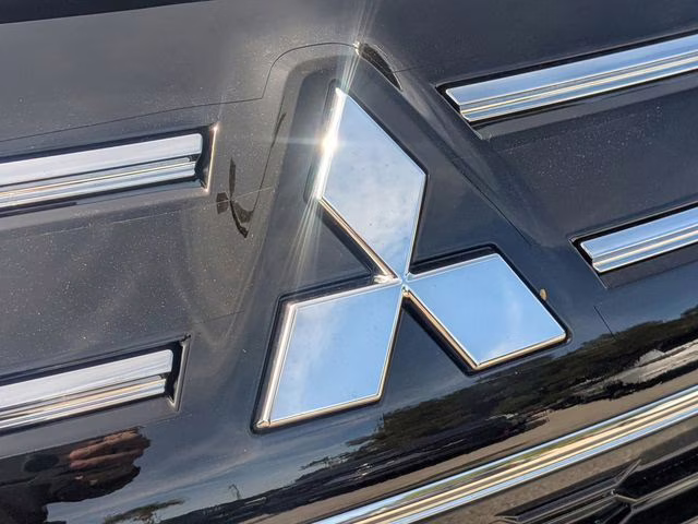 2026 Moonstone Gray Metallic Mitsubishi Outlander SE FWD SUV