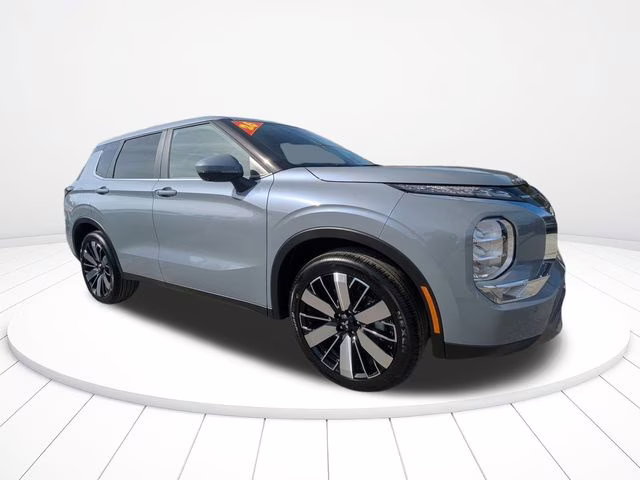 2026 Moonstone Gray Metallic Mitsubishi Outlander SE FWD SUV