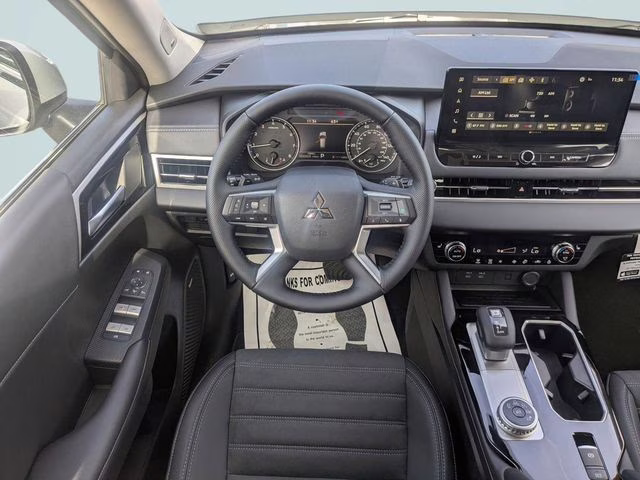 2026 Moonstone Gray Metallic Mitsubishi Outlander SE FWD SUV