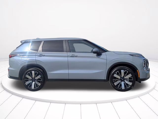 2026 Moonstone Gray Metallic Mitsubishi Outlander SE FWD SUV