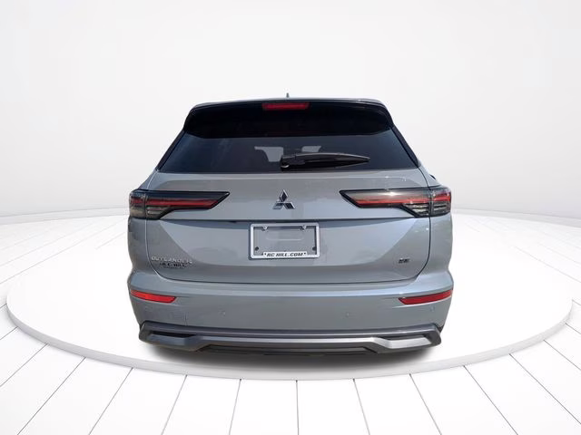 2026 Moonstone Gray Metallic Mitsubishi Outlander SE FWD SUV
