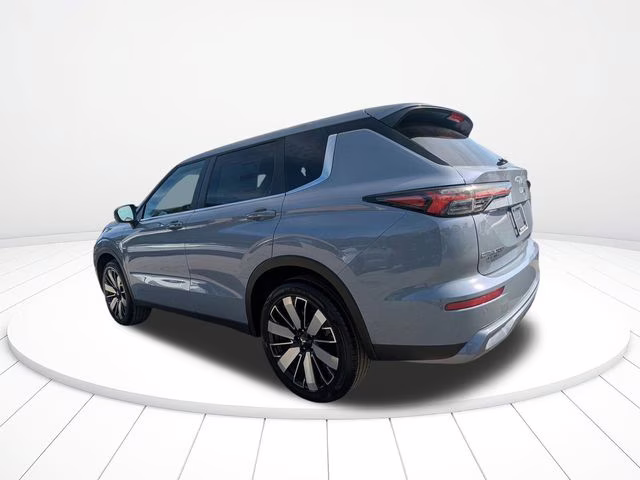 2026 Moonstone Gray Metallic Mitsubishi Outlander SE FWD SUV