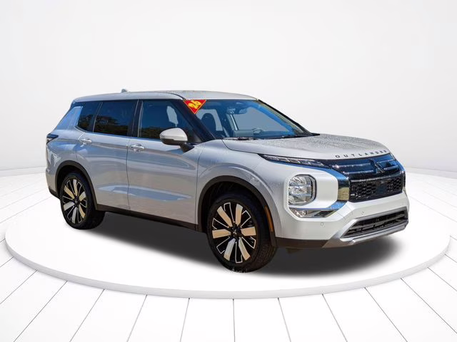 2026 White Diamond Mitsubishi Outlander SE FWD SUV