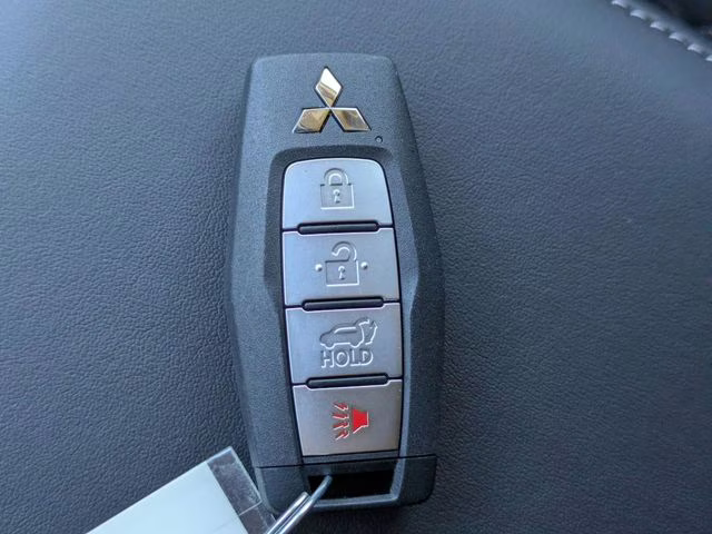 2026 White Diamond Mitsubishi Outlander SE FWD SUV