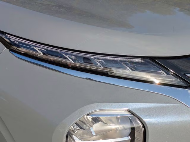 2026 Moonstone Gray Metallic Mitsubishi Outlander SE FWD SUV