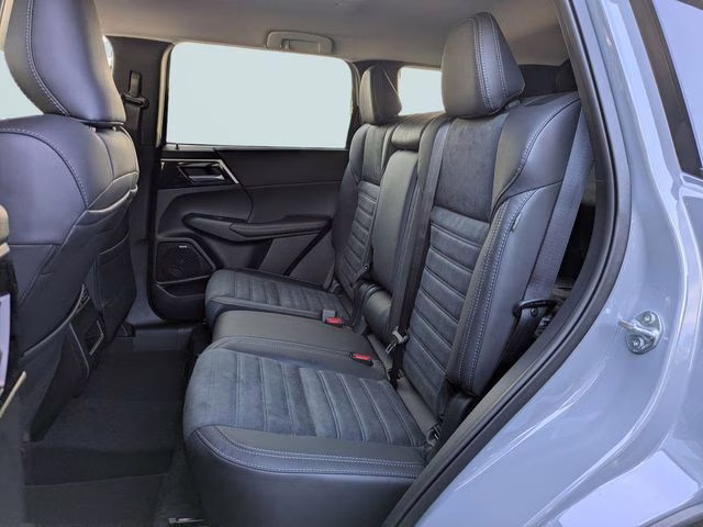 2026 Moonstone Gray Metallic Mitsubishi Outlander SE FWD SUV