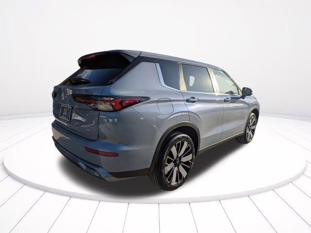 2026 Moonstone Gray Metallic Mitsubishi Outlander SE FWD SUV