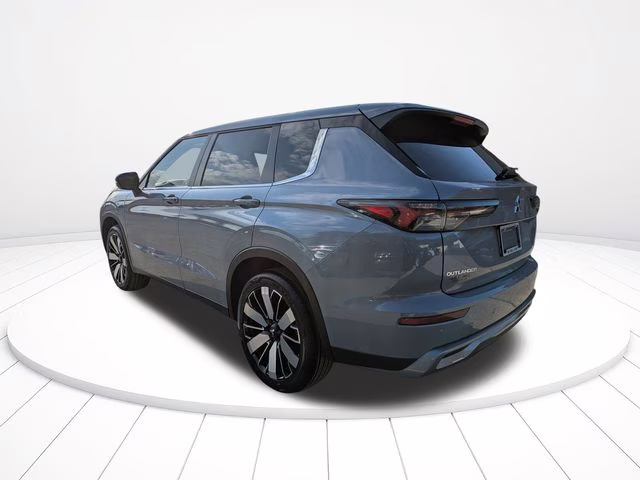2026 Moonstone Gray Metallic Mitsubishi Outlander SE FWD SUV