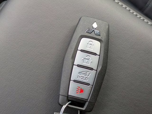 2026 Graphite Gray Mitsubishi Outlander SE FWD SUV