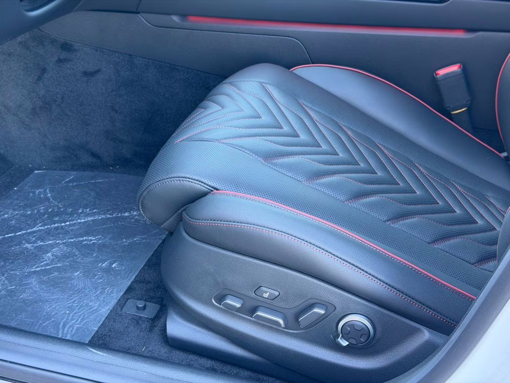 2026 Uyuni White Genesis G80 2.5T Sport Prestige AWD Sedan