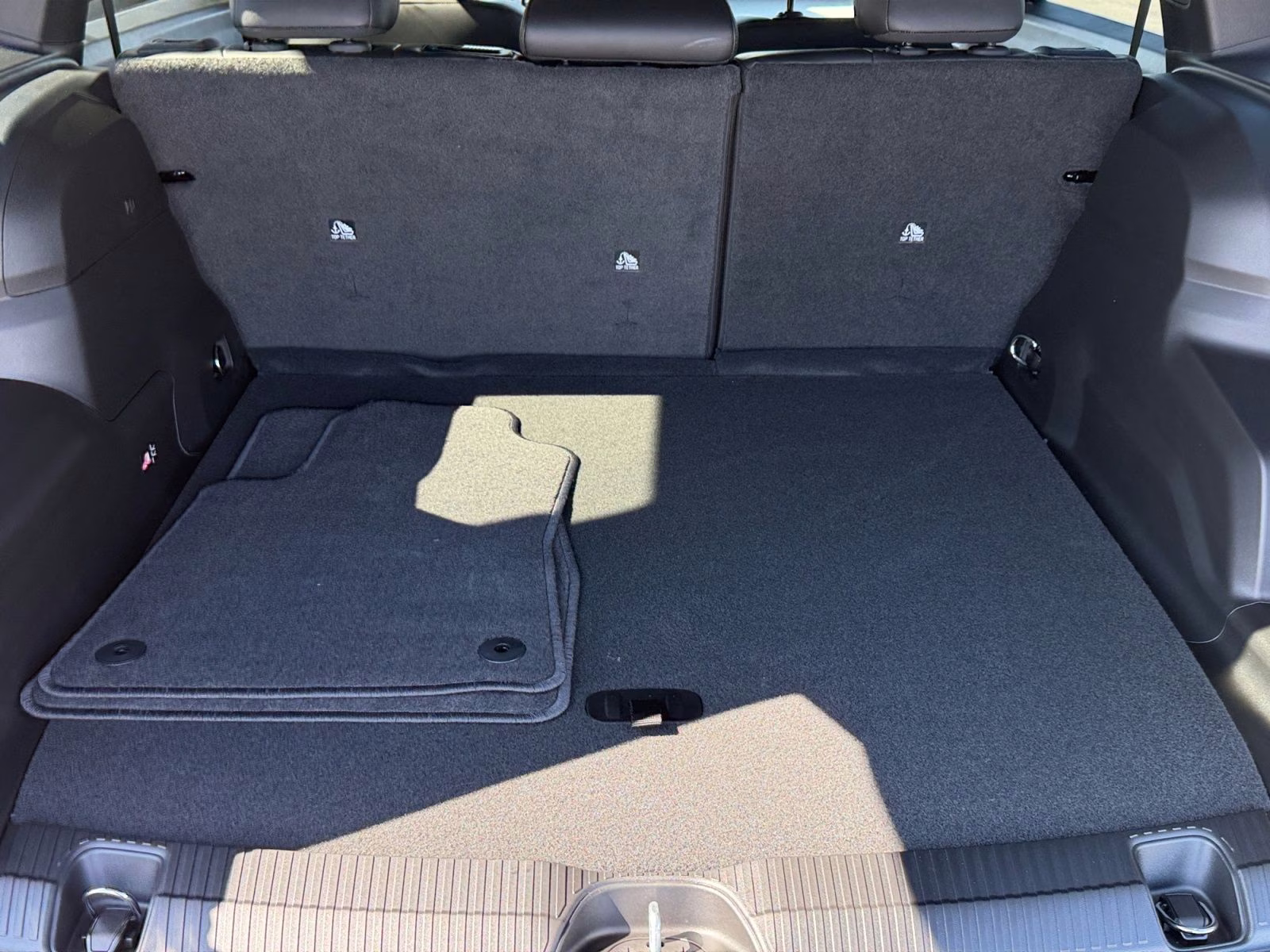 2026 diamond black crystal pearlcoat Jeep Cherokee Limited 4X4 SUV