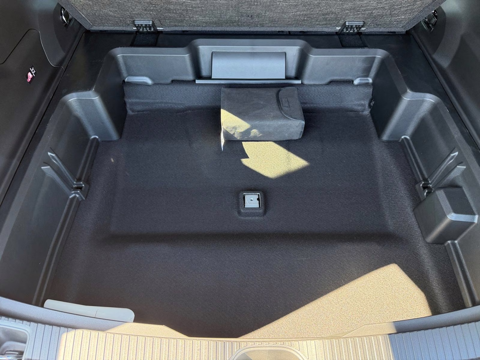 2026 diamond black crystal pearlcoat Jeep Cherokee Limited 4X4 SUV