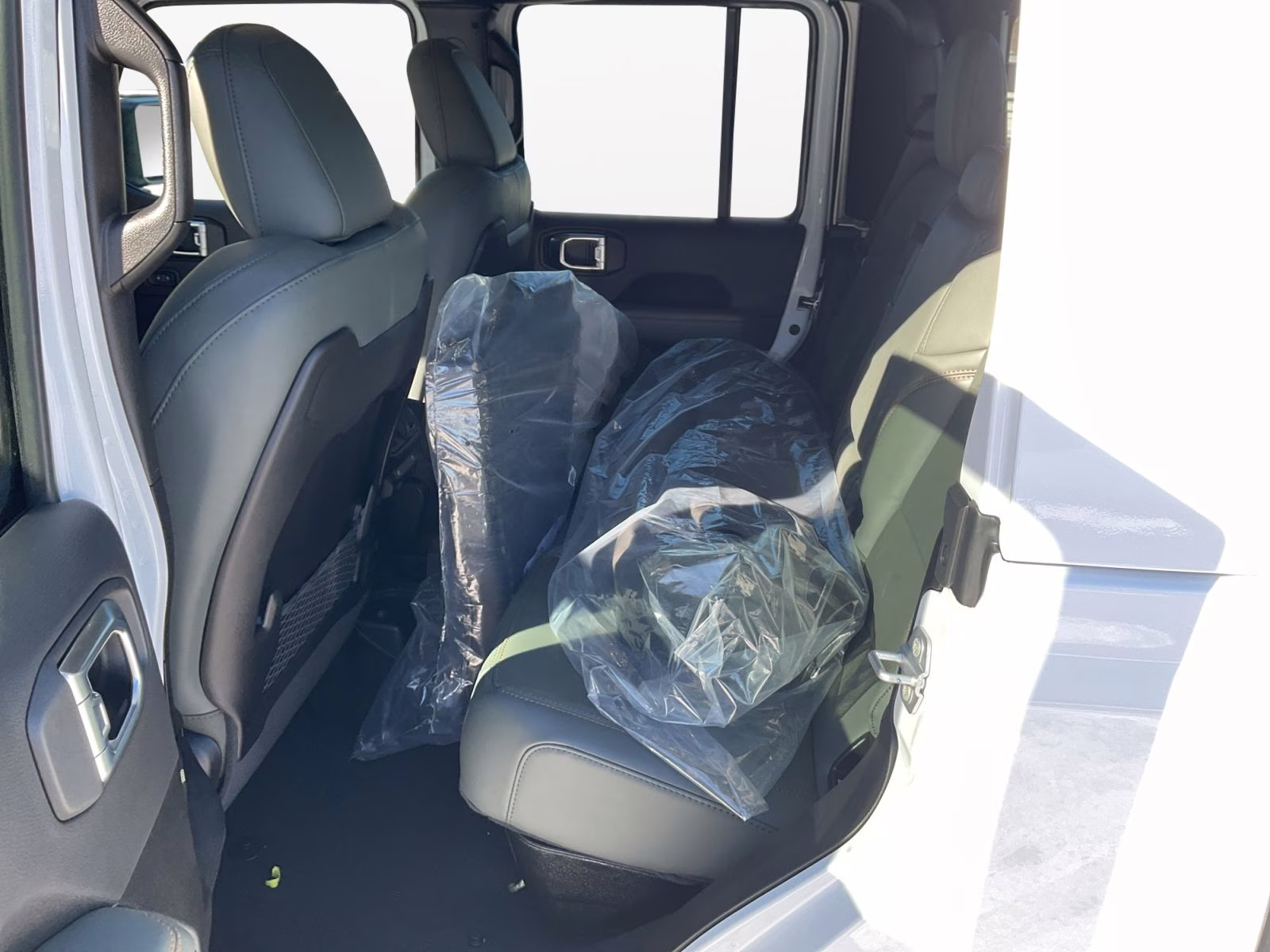 2026 bright white clearcoat Jeep Gladiator Mojave 4X4 Truck