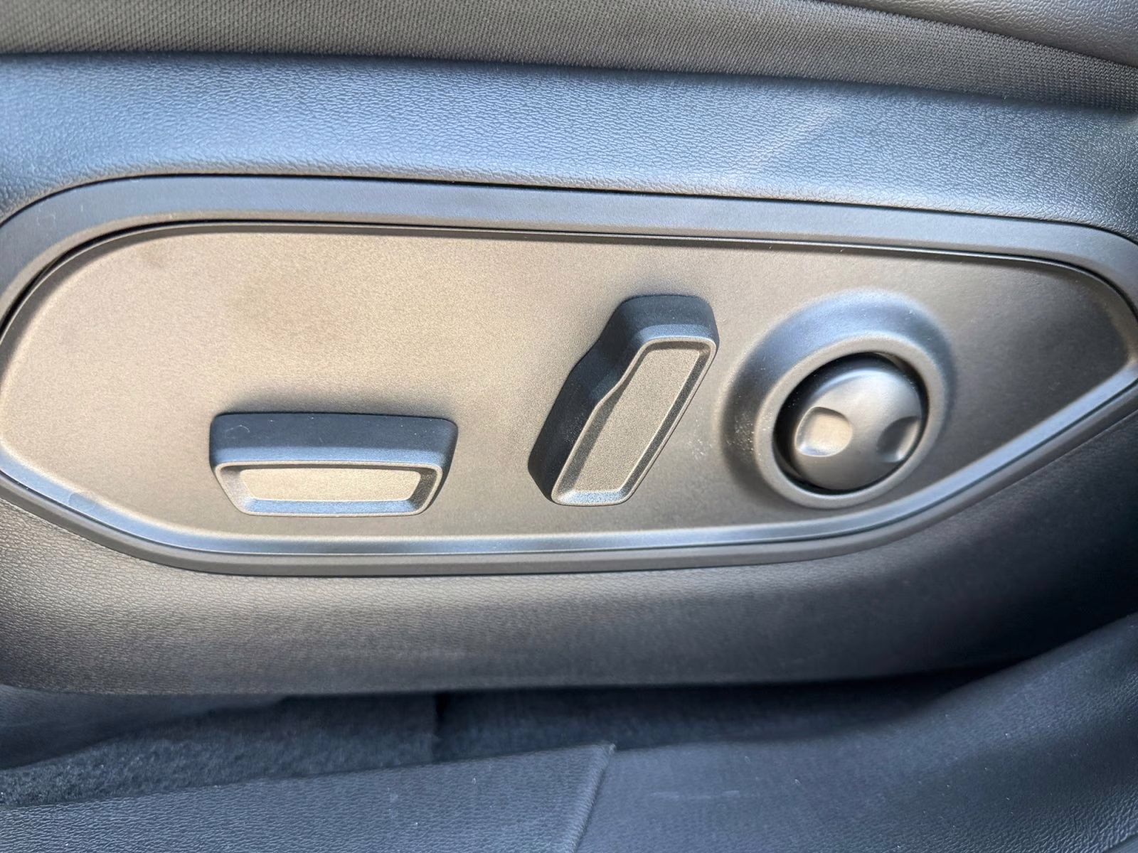 2026 diamond black crystal pearlcoat Jeep Cherokee Limited 4X4 SUV