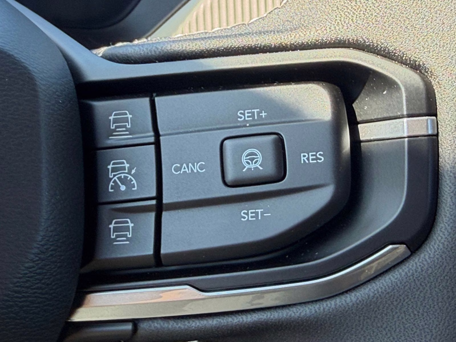 2026 diamond black crystal pearlcoat Jeep Cherokee Limited 4X4 SUV