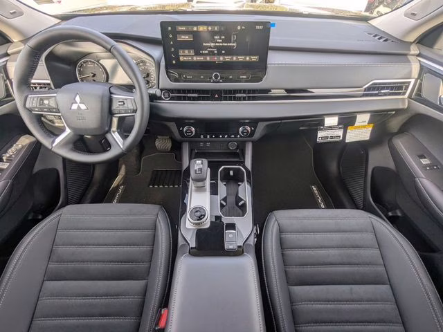 2026 Labrador Black Pearl Mitsubishi Outlander SE FWD SUV