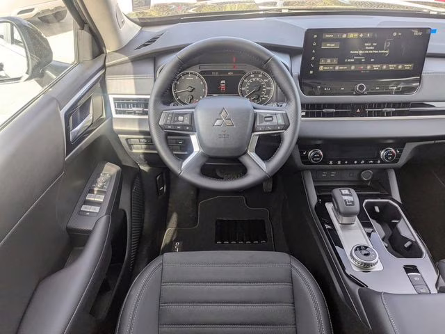 2026 Labrador Black Pearl Mitsubishi Outlander SE FWD SUV