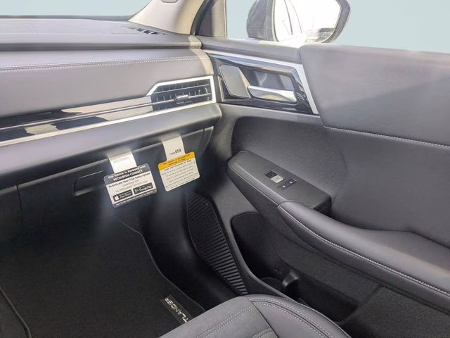 2026 Labrador Black Pearl Mitsubishi Outlander SE FWD SUV