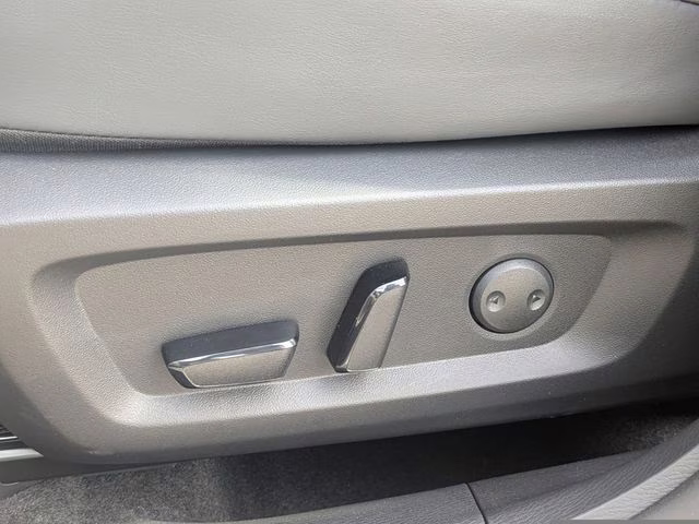 2026 Labrador Black Pearl Mitsubishi Outlander SE FWD SUV