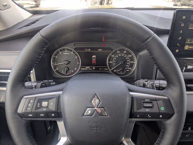 2026 Labrador Black Pearl Mitsubishi Outlander SE FWD SUV