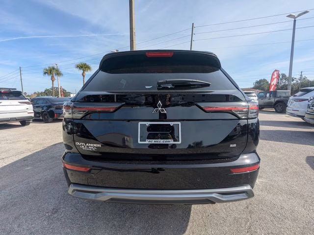 2026 Labrador Black Pearl Mitsubishi Outlander SE FWD SUV