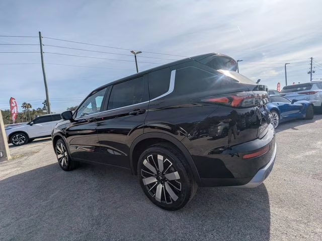 2026 Labrador Black Pearl Mitsubishi Outlander SE FWD SUV