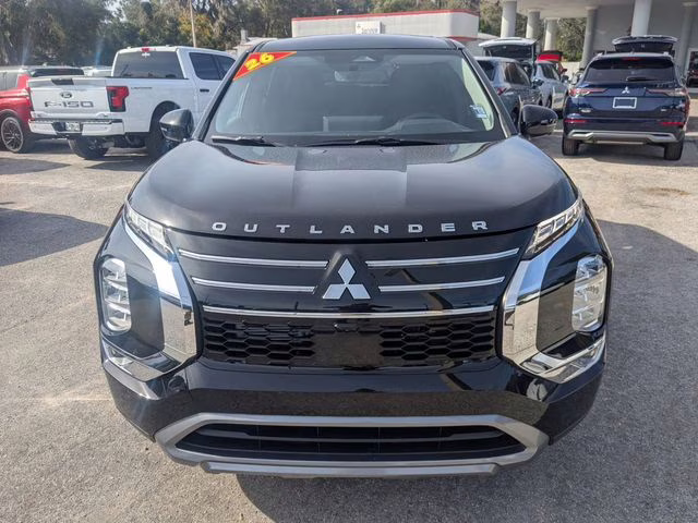2026 Labrador Black Pearl Mitsubishi Outlander SE FWD SUV